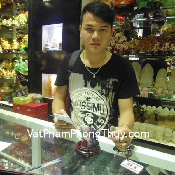 Anh Quang - khách hàng mua bông thạch anh tím TAT-01-1368 và di lạc Myanmar S839