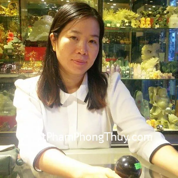 Chị Quỳnh - Khách hàng mua quả cầu thạch anh đen QC209-1279