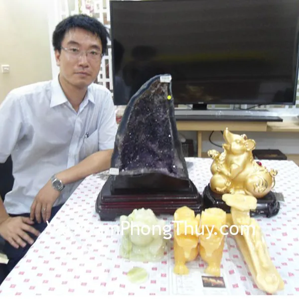 Anh Minh - khách hàng mua hang thạch anh tím, tỳ hưu ngọc Hoàng long, thiềm thừ Tây tạng trung, gậy như ý Hoàng long và tượng chuột