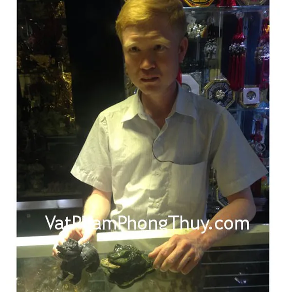 Anh Toàn- khách hàng mua tỳ hưu Bắc Kinh đen chuẩn và thiềm thừ lam ngọc HM030