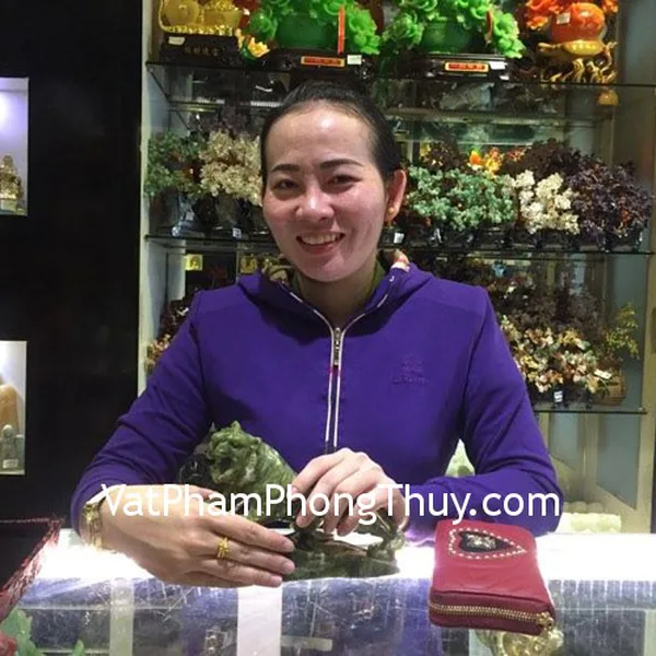 Chị Phước - khách hàng mua tượng cọp lam ngọc GM111 và xâu tiền 8 xu CC1134