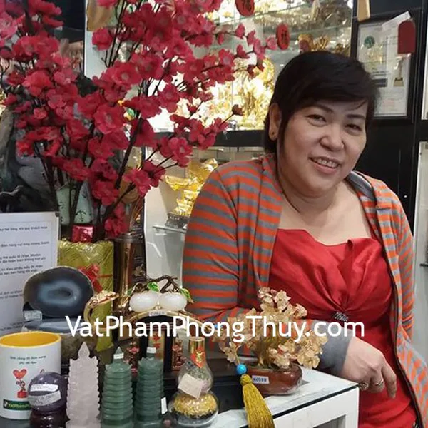 Chị Hoa - khách hàng mua quả cầu thạch anh tím Gm142, tháp văn xương, gậy như ý và bồn tụ bảo thạch anh