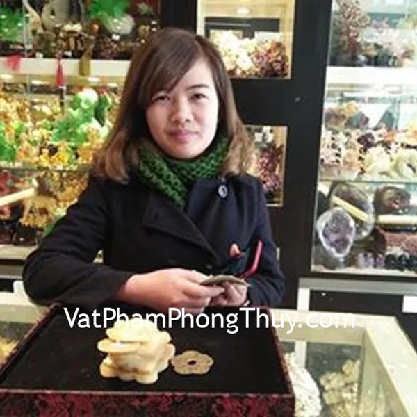 Chị Thuỷ - khách hàng mua thiềm thừ hoàng long và tiền hoa  mai