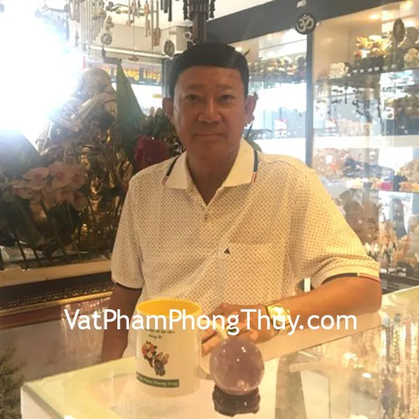 Chú Minh Trúc - khách hàng mua quả cầu thạch anh tím GM142