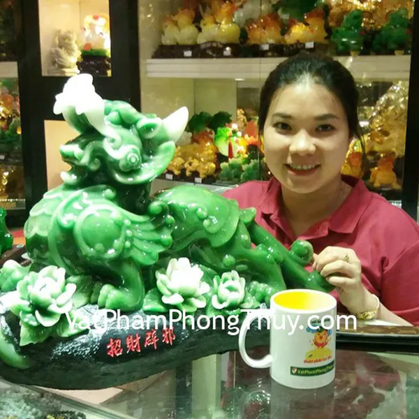 Chị Nghi - khách hàng mua Tỳ hưu xanh ngọc LN039