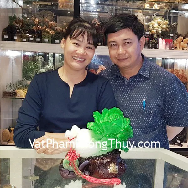 Anh Chị Tuyết - khách hàng mua Bắp cải xanh Chiêu tài tấn bảo LN081