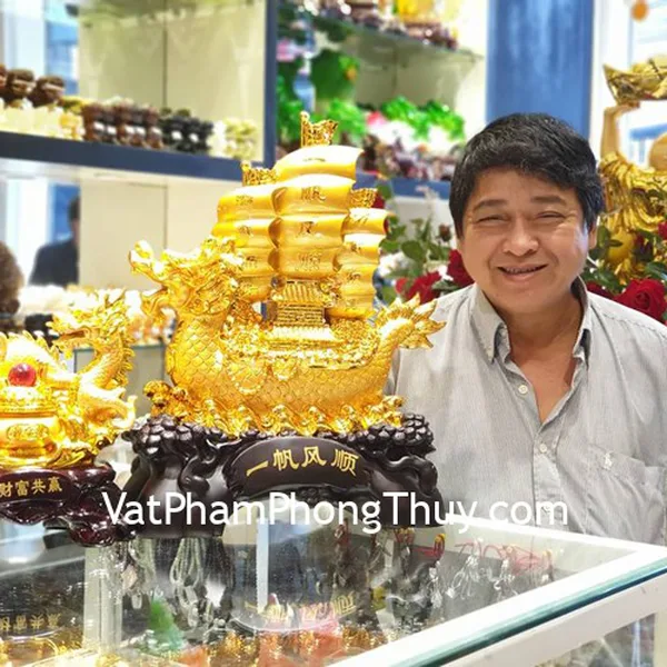 Chú Hùng - khách hàng mua tượng thuyền buồm rồng LN138 và tượng long mã tụ bảo LN129