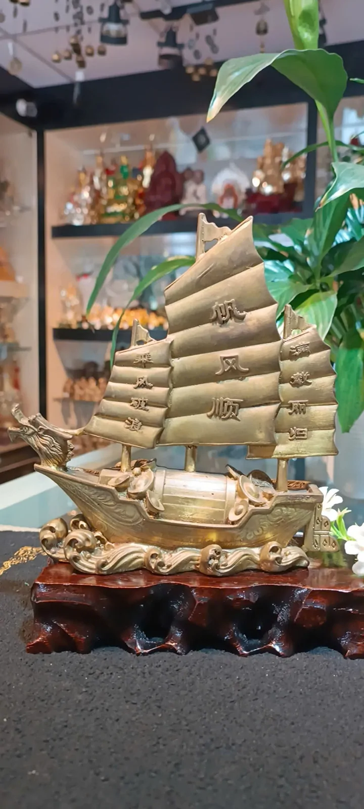 Thuyền buồm đồng lớn D237