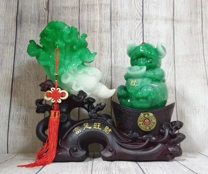 Vua heo và bắp cải xanh ngọc trên đế kim bảo gỗ - Phú Túc Vượng Tài FLN005