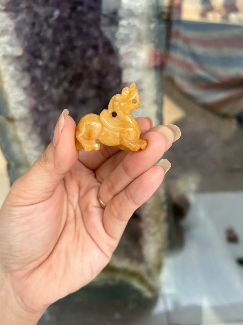 Tỳ hưu đeo cổ đá Hoàng Long đứng nhỏ S397