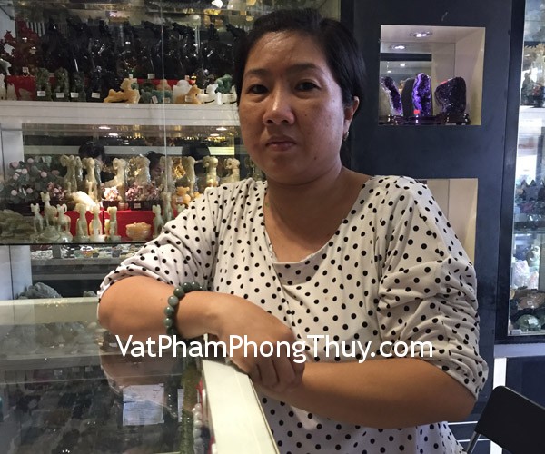 Chị Quí - khách hàng mua chuỗi ngọc xanh phỉ thúy đậm S5112