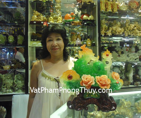 Cô Lance - khách hàng mua tượng tỳ hưu xanh bên mẫu đơn E042