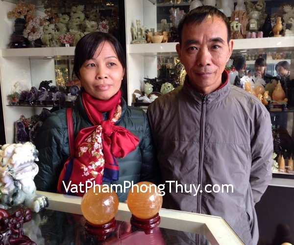 Chú Thắng - khách hàng mua quả cầu thạch anh vàng