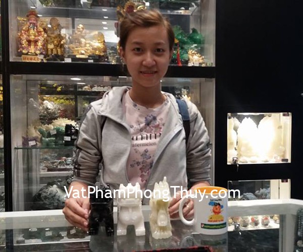 Chị Thảo- khách hàng mua tỳ hưu chiêu tài và rồng cẩm thạch N76-1