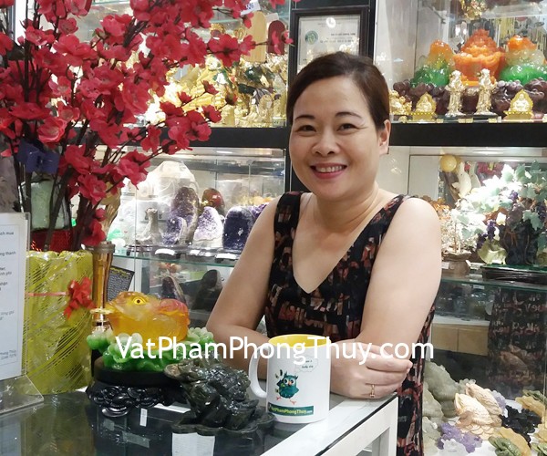 Chị Oanh - khách hàng mua thiềm thừ lưu ly C060A và thiềm thừ đá lam ngọc GM026
