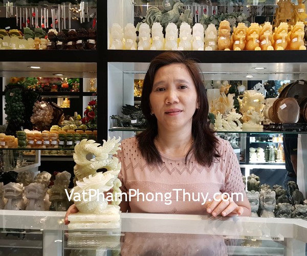 Chị Tiên - khách hàng mua rồng cẩm thạch đứng N075