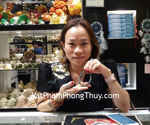 Chị Thủy - khách hàng mua chuỗi thạch anh tóc xanh A+ S6650-S3-5271